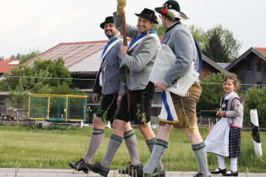 Trachtenverein Schloßbergler Harmating Trachtenfest Mai 2025 in Baiernrain 