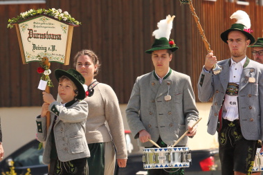Trachtenverein Dürnstoana Deining Trachtenfest Mai 2025 in Baiernrain 