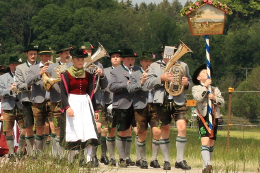 Trachtenverein d'Herzbergler Hartpenning Trachtenfest Mai 2025 in Baiernrain 